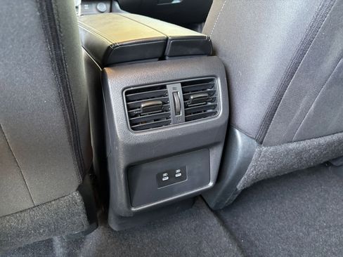 Used 2025 Nissan Rogue SV FWD image 24