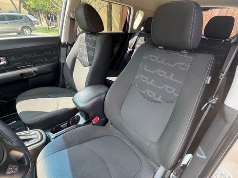 Used 2012 Kia Soul + FWD image 8