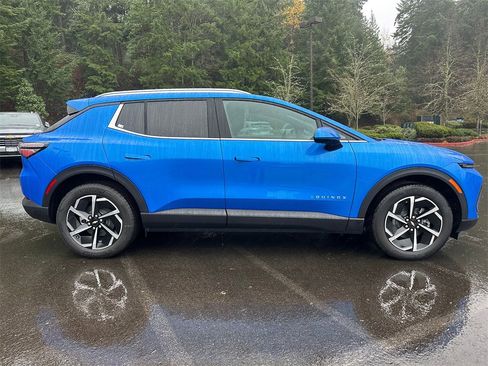 New 2026 Chevrolet Equinox EV LT image 6