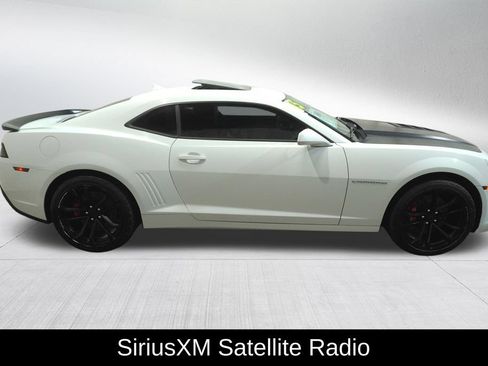 Used 2015 Chevrolet Camaro SS w/ SS Performance Package RWD image 5