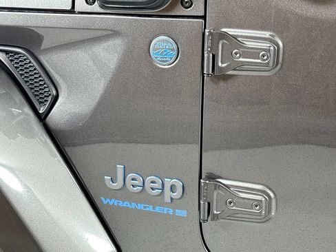 Used 2024 Jeep Wrangler Unlimited AWD/4WD image 9