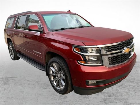 Used 2018 Chevrolet Suburban LT w/ Luxury Package AWD/4WD image 8
