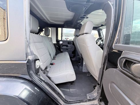 Used 2007 Jeep Wrangler Unlimited Sahara image 12