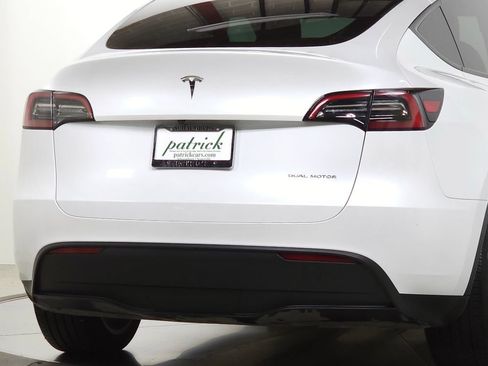 Used 2023 Tesla Model Y Long Range AWD/4WD image 11