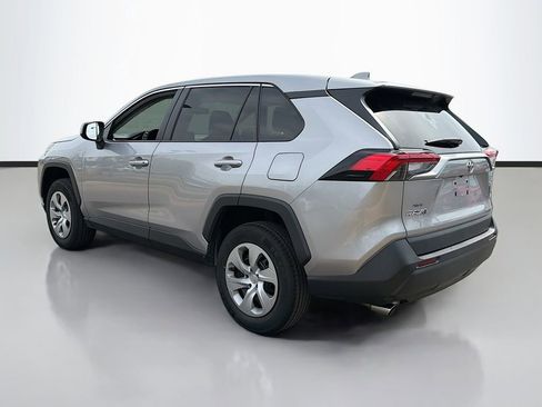 Used 2022 Toyota RAV4 LE FWD image 8