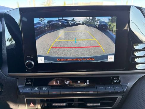 Used 2025 Toyota Camry SE FWD image 27