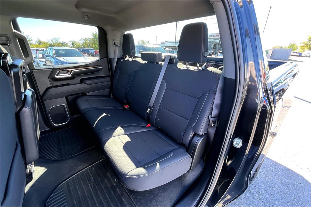 Used 2023 Chevrolet Silverado 1500 LT AWD/4WD image 25