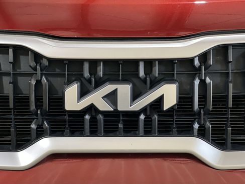 Used 2024 Kia Telluride EX w/ EX Captain's Chair Package AWD/4WD image 12