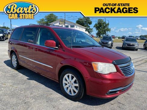 Used 2013 Chrysler Town & Country Touring FWD image 1