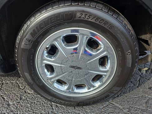 Used 1999 Lincoln Town Car Signature image 28