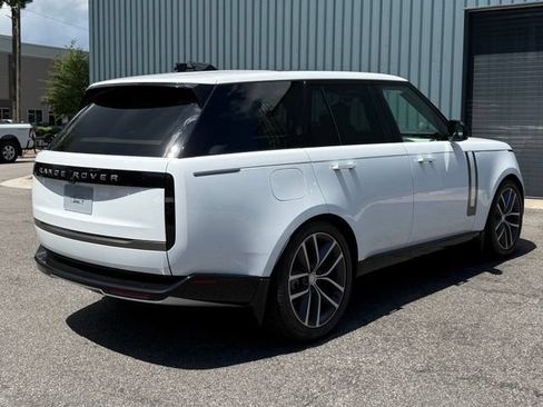 Used 2025 Land Rover Range Rover SE AWD/4WD image 6