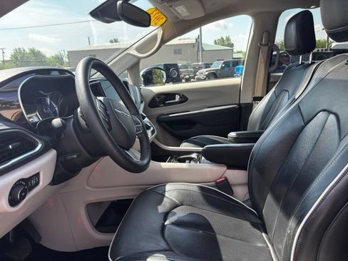 Used 2023 Chrysler Pacifica Limited FWD image 22