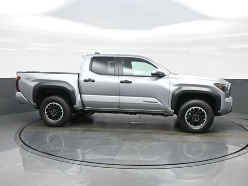 Used 2025 Toyota Tacoma TRD Off-Road w/ TRD Off Road Upgrade Package image 7