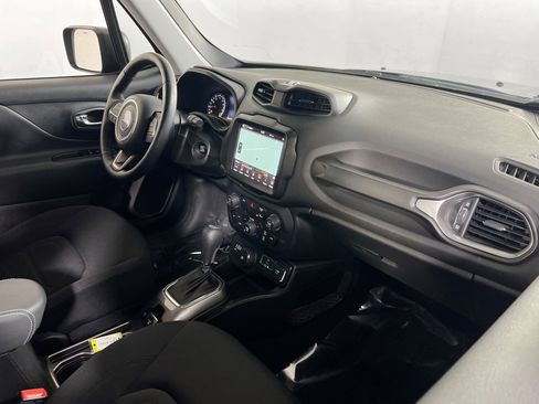 Used 2022 Jeep Renegade Latitude w/ Convenience Group AWD/4WD image 28