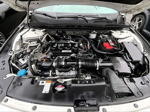Used 2018 Honda Accord EX image 31