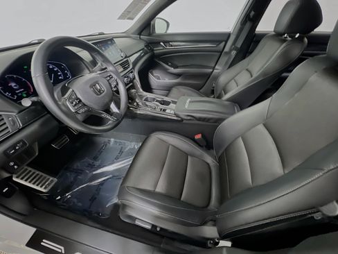 Used 2018 Honda Accord Sport image 15