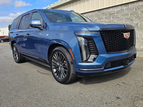 Certified 2025 Cadillac Escalade Sport Platinum AWD/4WD image 13
