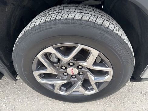 Used 2023 GMC Sierra 1500 SLT image 32