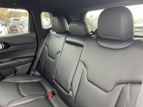 Used 2026 Jeep Compass Limited image 10