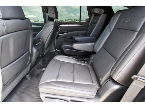 Certified 2025 Cadillac Escalade Luxury RWD image 7