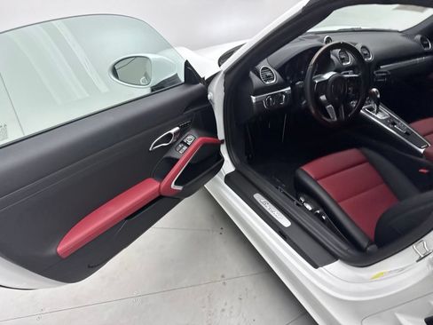 Certified 2025 Porsche 718 Boxster RWD image 7