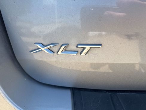 Used 2023 Ford Explorer XLT RWD image 9