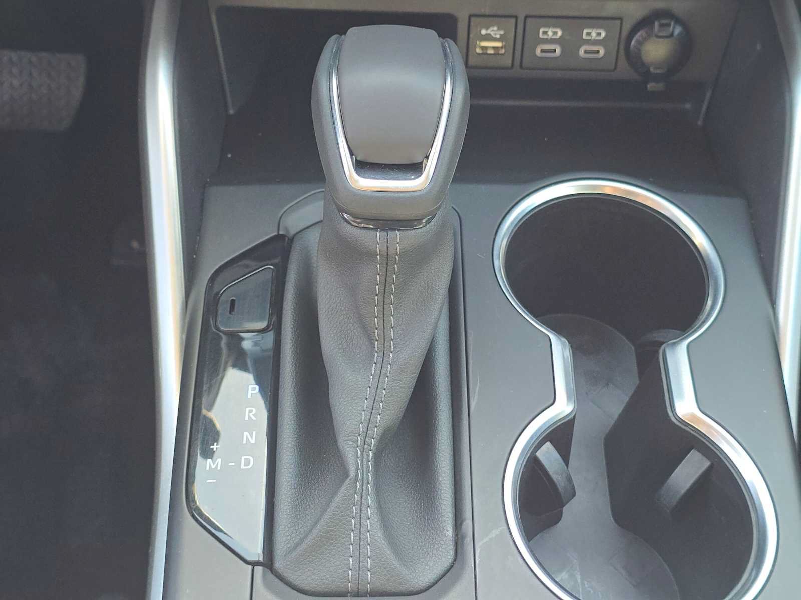 Used 2024 Toyota Highlander XLE FWD image 34