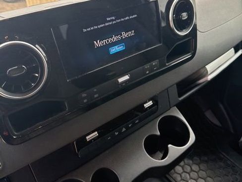 Used 2020 Mercedes-Benz Sprinter 3500 image 10