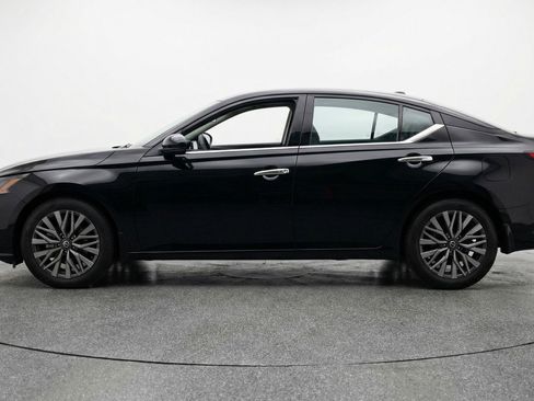 Used 2025 Nissan Altima 2.5 SV image 5