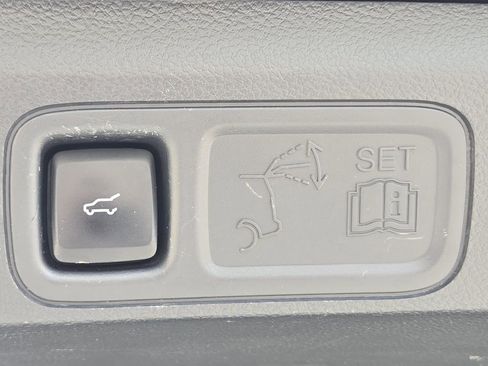 Used 2024 Ford Expedition XLT RWD image 14