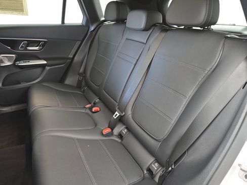 Used 2025 Mercedes-Benz GLC 300 image 14