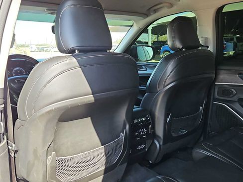 Used 2022 Jeep Grand Cherokee L Limited w/ Black Appearance Package RWD image 16