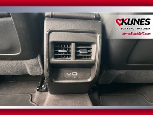 Used 2025 Cadillac XT4 Premium Luxury image 9