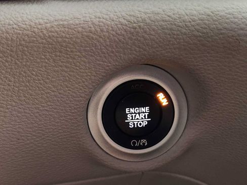 Used 2023 Chrysler Pacifica Limited FWD image 21