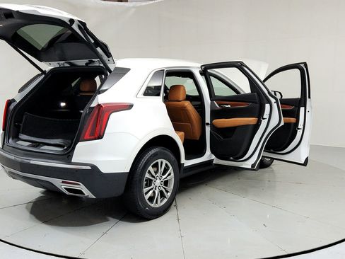 Used 2021 Cadillac XT5 Premium Luxury w/ LPO, Floor Liner Package FWD image 10