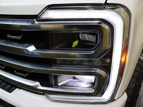 Used 2024 Ford F250 Platinum image 14