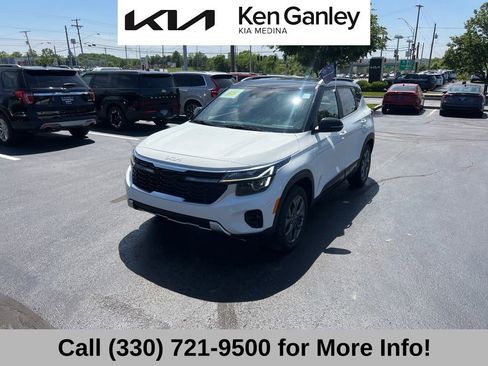 Used 2024 Kia Seltos S AWD/4WD image 3