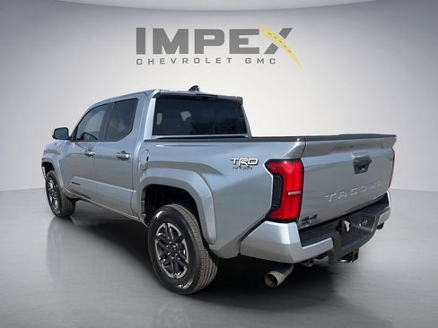 Used 2025 Toyota Tacoma TRD Sport AWD/4WD image 3
