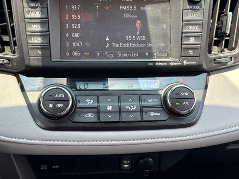 Used 2017 Toyota RAV4 XLE FWD image 20