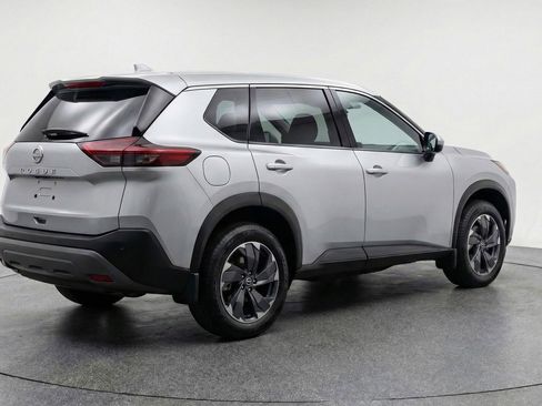 Used 2025 Nissan Rogue SV image 9