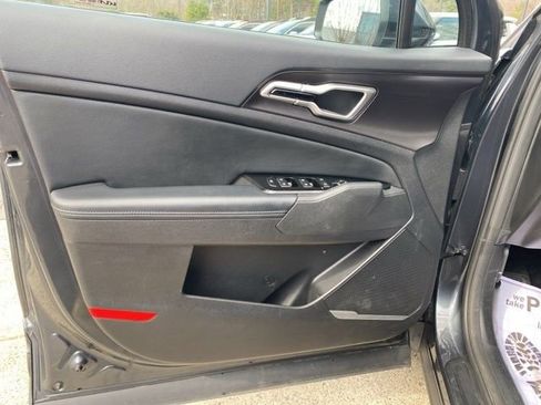 Used 2023 Kia Sportage EX image 18