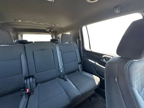 Used 2022 GMC Yukon XL SLE w/ Gmc Pro Safety Plus Package AWD/4WD image 28