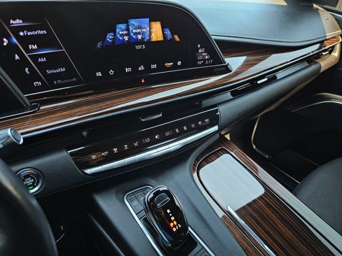 Used 2023 Cadillac Escalade Premium Luxury RWD image 45