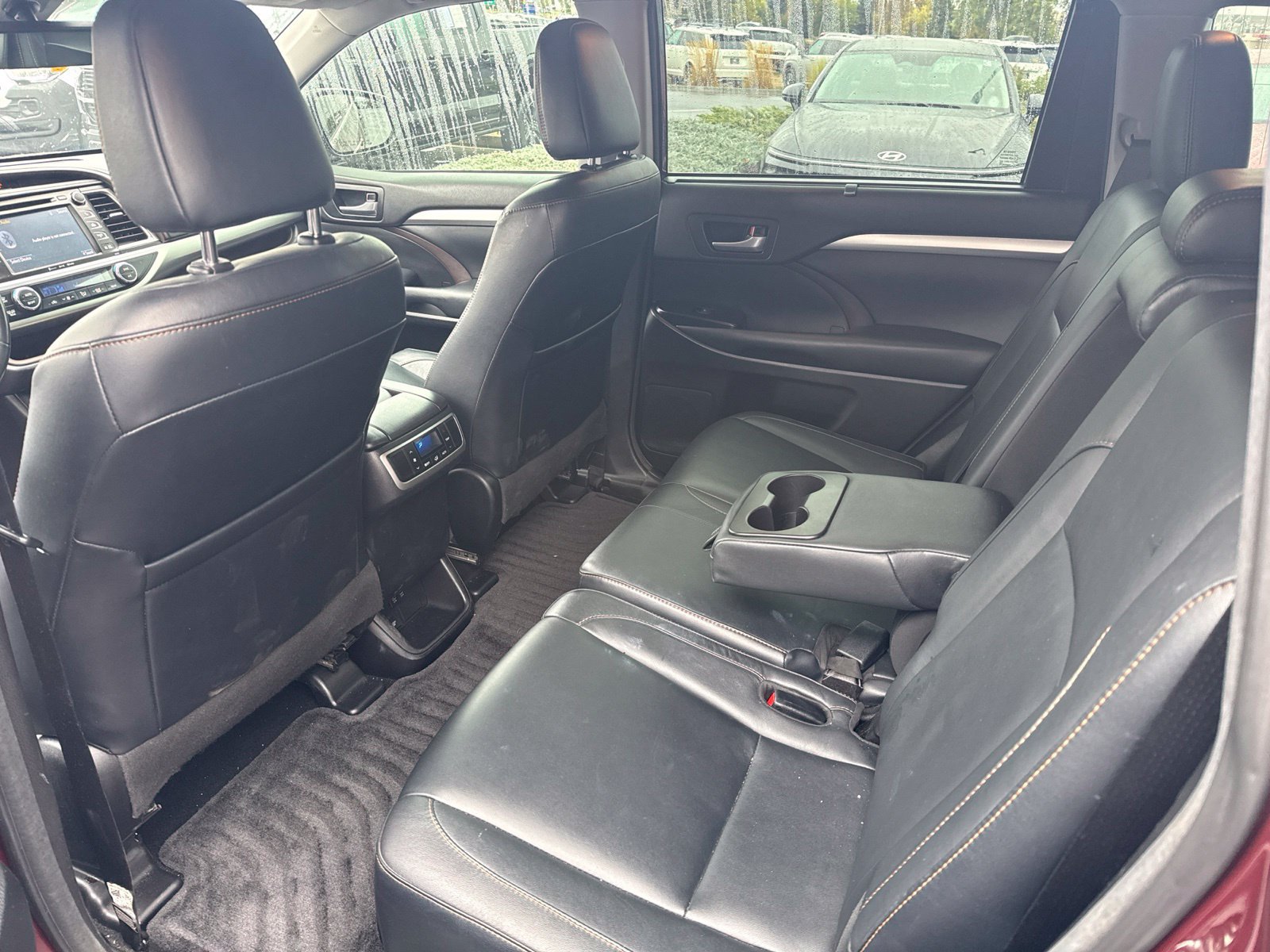 Used 2018 Toyota Highlander XLE FWD image 6