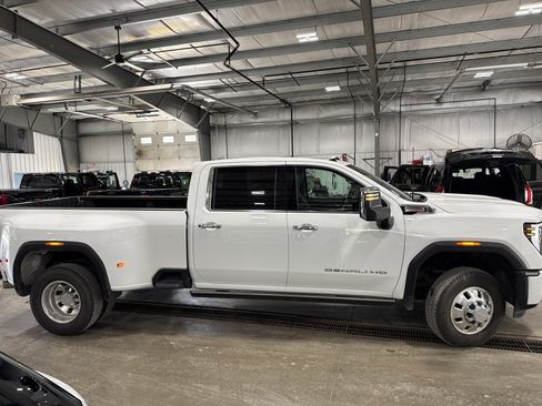 Used 2026 GMC Sierra 3500 Denali w/ Denali Reserve Package AWD/4WD image 3