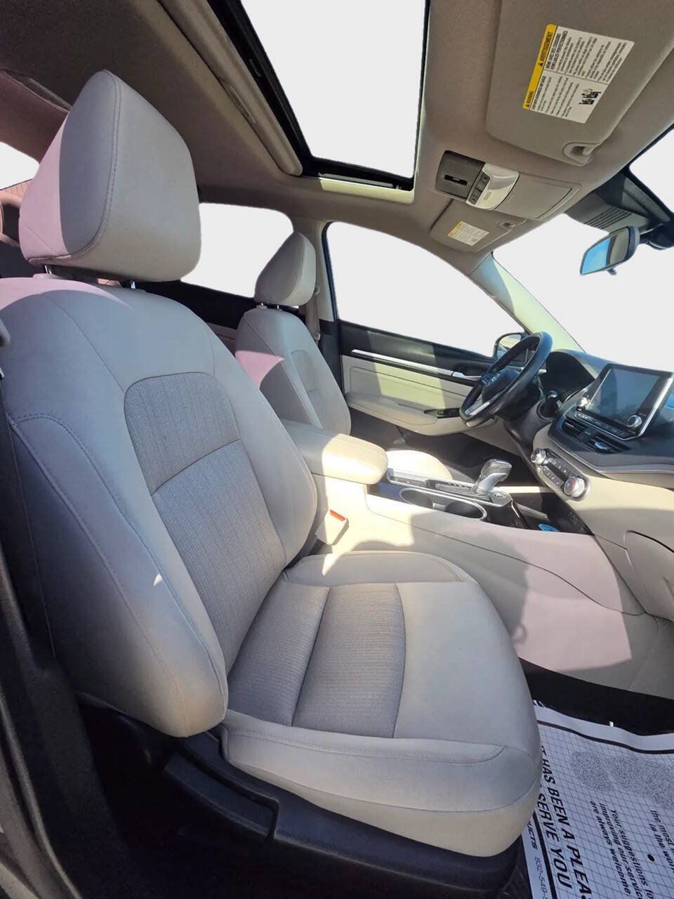 Used 2022 Nissan Altima 2.5 SV w/ SV Premium Package FWD image 11