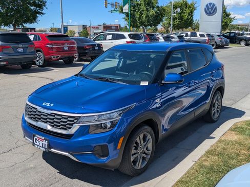 Used 2023 Kia Seltos LX AWD/4WD image 11