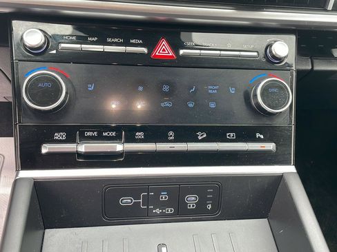 Used 2025 Hyundai Santa Fe SEL AWD/4WD image 19