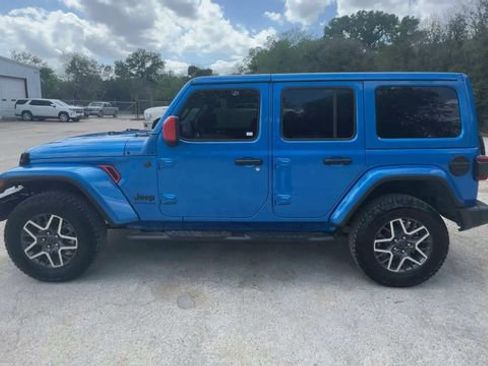 Used 2025 Jeep Wrangler Sahara w/ Safety Group image 5