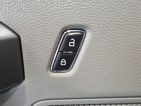 Used 2019 Ford F150 XLT w/ Equipment Group 302A Luxury AWD/4WD image 18
